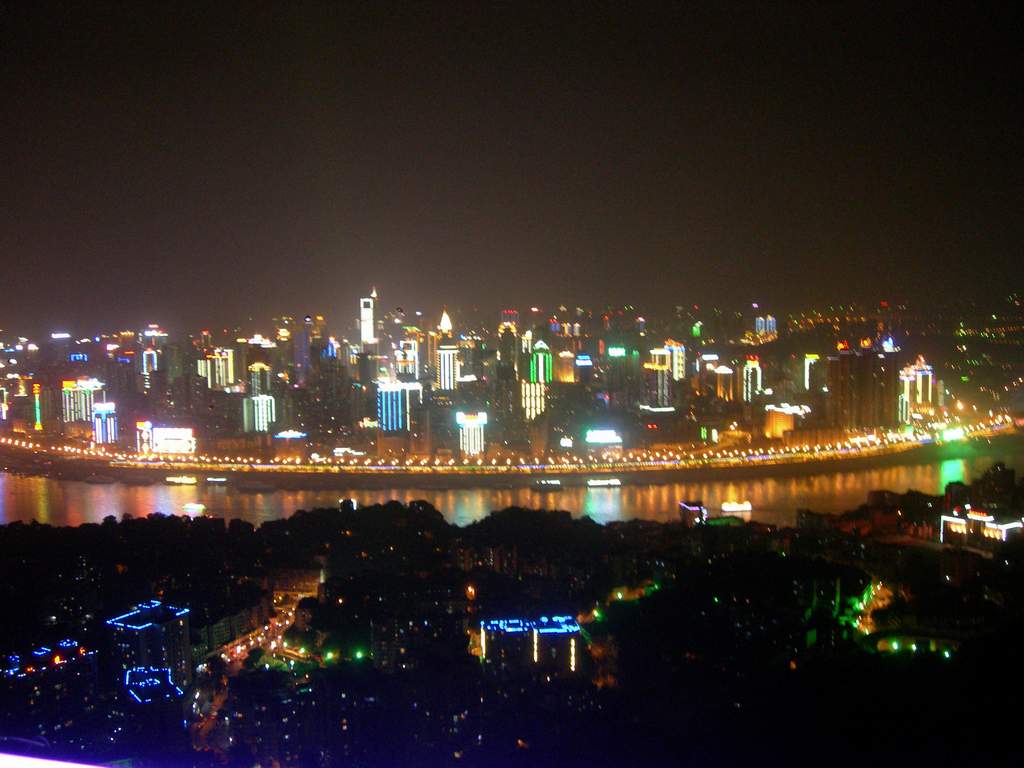 <b>站在南山一棵树,重庆夜景尽收眼底</b>