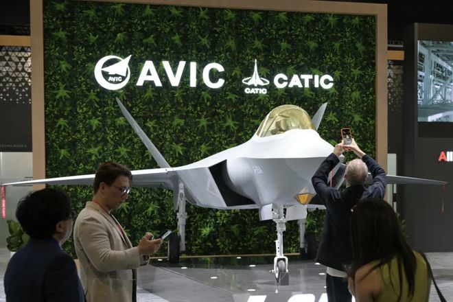 美军企创始人用卷尺量＂歼-35A＂:中国的歼-35名副其实