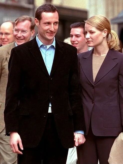 挪威王储妃给爱泼斯坦发暧昧邮件：你让我兴奋