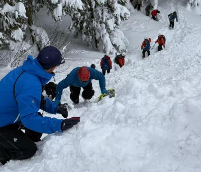 女游客命丧日本＂死亡谷＂：和丈夫结伴滑雪失散后坠崖